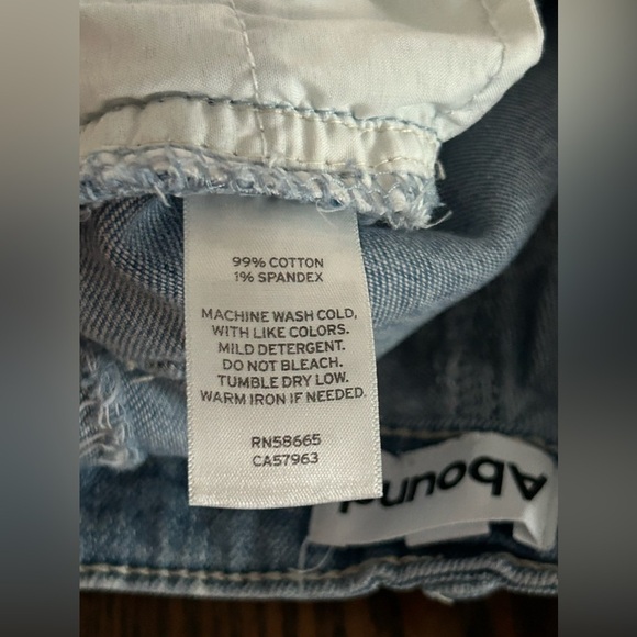 Abound Women's Denim Jean Shorts Size 4/ 24 Blue Light Wash NWT - Picture 11 of 16
